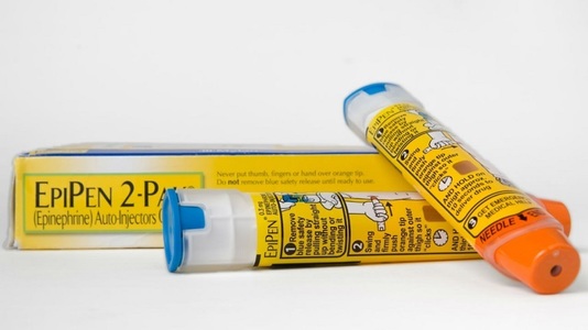 România cumpără încă 6.000 de chituri de urgenţă EpiPen, folosite în tratamentul de urgenţă al reacţiilor alergice severe