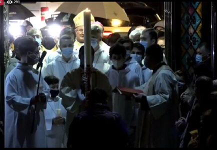 Slujba de Înviere la Catedrala Sf. Iosif, din Bucureşti - FOTO, VIDEO