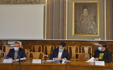 Armata Selectării Atente a Plasticului (ASAP), program de colectare selectivă a deşeurilor în şcoli, lansat deja în Bucureşti, se extinde în Braşov. Obiectiv: implementarea în toate şcolile din România până la finalul lui 2025