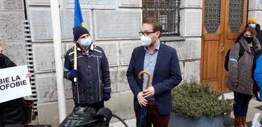 Oameni de cultură, medici şi reprezentanţi ai societăţii civile din Timisoara, la o acţiune de reafirmare a valorilor europene. Primarul Dominic Fritz a participat şi el la miting - FOTO
