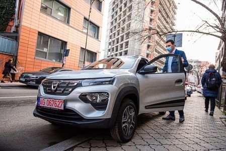 Ministrul Mediului a testat Dacia Spring, noul model 100% electric: A fost o experienţă interesantă şi am rămas plăcut impresionat / Sper să pornească cu adevărat revoluţia maşinilor electrice în România şi să scoatem astfel poluarea din oraşe