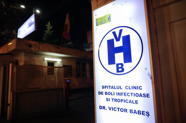 UPDATE - Decesul pacienţilor din unitatea mobilă de terapie intensivă de la Spitalul ”Victor Babeş” din Bucureşti, anchetat de poliţişti şi procurori / Se fac cercetări in rem pentru ucidere din culpă. Marţi ar urma să fie audiaţi medici şi asistente