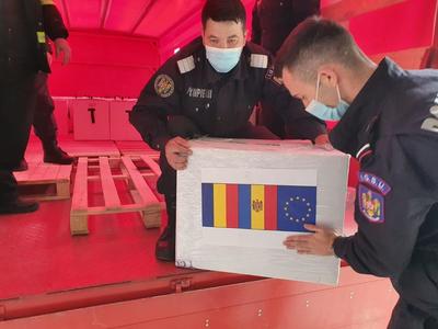 O tranşă de 132.000 de doze de vaccin AstraZeneca, transportată în Republica Moldova, ca ajutor umanitar - FOTO, VIDEO