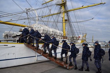 Nava-şcoală “Mircea” va face un marş de instrucţie între Constanţa – Sulina – Mangalia şi retur 