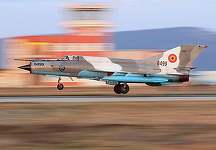 Pilotul din accidentul aviatic din Mureş va fi transferat la Spitalul Militar Central din Bucureşti / Toate aeronavele MiG-21 LanceR, reţinute la sol / Cazul, preluat de Parchetul Militar