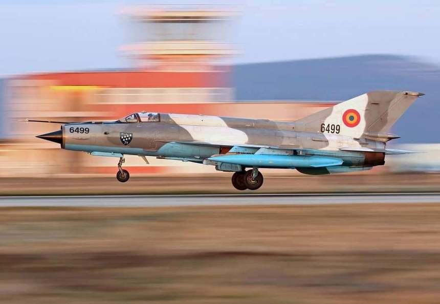 Pilotul din accidentul aviatic din Mureş va fi transferat la Spitalul Militar Central din Bucureşti / Toate aeronavele MiG-21 LanceR, reţinute la sol / Cazul, preluat de Parchetul Militar