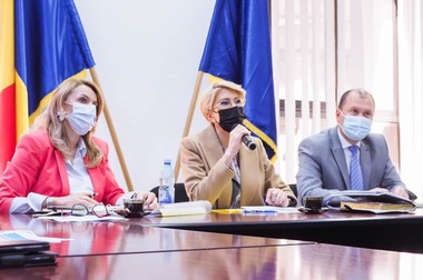 Raluca Turcan anunţă că există erori la evaluarea unor dosare de pensii, aproximativ 48.000 de dosare urmând a fi reevaluate: I-am rugat pe directorii caselor judeţene de pensii să trateze cu maximă seriozitate acest proces

