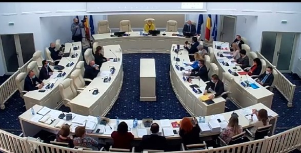 Şedinţa Consiliului Local Focşani în care trebuia adoptat bugetul, încheiată după ce viceprimarul PNL a reclamat că butonul de la microfonul său nu funcţionează