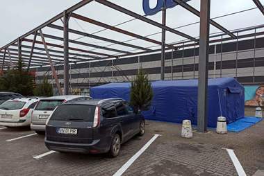 Maraton al vaccinării la Focşani, de joi până sâmbătă, în parcarea unui mall