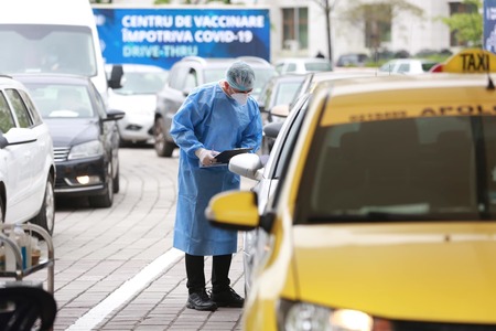 Comitetul de coordonare a vaccinării: Aşteptările organizatorilor primului Drive-Thru din Bucureşti au fost întrecute încă din prima zi: 714 persoane vaccinate