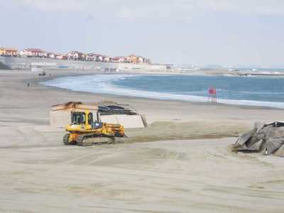 Compania Apele Române a predat operatorilor 300 de sectoare de plaje pentru sezonul estival care începe sâmbătă / 300 de tone de deşeuri au fost adunate de pe întreg litoralul