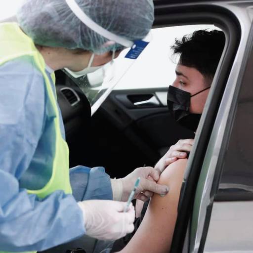 Cîţu: La centrul din Piaţa Constituţiei s-a vaccinat un pacient pe minut. Accelerăm campania.  Avem toate condiţiile să ajungem la 5 milioane de persoane vaccinate până la 1 iunie