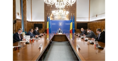 UPDATE - Şedinţă a Comitetului interministerial pentru revenirea la normalitate - Discuţii despre renunţarea la mască pe plajă şi evenimente private cu persoane vaccinate / Bode: Se discută renunţarea la mască în centre de fitness şi la bazine de înot