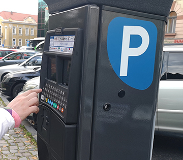Primarul din Braşov: Consiliul Local a votat propunerea de reziliere a contractului de administrare a parcărilor publice cu P&P, contractul păgubos pentru braşoveni, primit moştenire/ Municipalitatea va prelua administrarea celor peste 10.000 de locuri