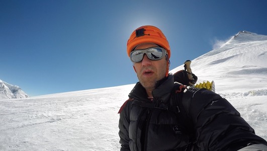 Alpiniştii Horia Colibăşanu, Marius Gane şi Peter Hámor au oprit expediţia de cucerire a muntelui Dhaulagiri, după ce au fost surprinşi de o avalanşă
