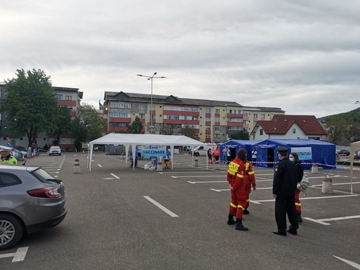 UPDATE  - Sub 800 de persoane s-au vaccinat la centrele drive-thru deschise în acest sfârşit de săptămână la Piatra Neamţ şi Roman 