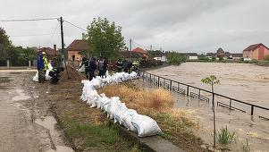 Administraţia Naţională ”Apele Române”: Nivelul maxim istoric a fost depăşit pe râurile Crişul Negru, Boga, Galbena şi Valea Roşie - VIDEO