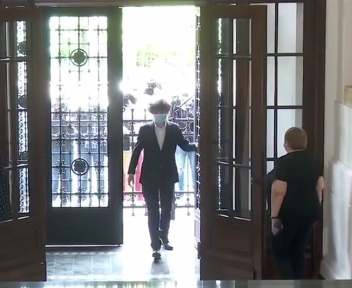 Edilul general a anunţat deschiderea uşii principale a clădirii Primăriei Capitalei pentru public / Nicuşor Dan: Le spunem bucureştenilor că, din acest moment, vor intra pe uşa din faţă, aşa cum face orice proprietar