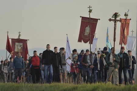 Cel mai mare pelerinaj al catolicilor din România are loc sâmbătă, la Şumuleu Ciuc, unde sunt aşteptaţi  40.000 de credincioşi. În paralel, maraton al vaccinării