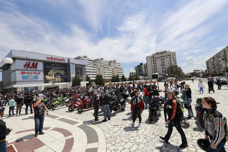 Buzău: Câteva sute de motociclişti au participat la un marş de conştientizare a prezenţei motocicliştilor pe străzi - FOTO, VIDEO