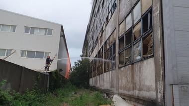 Preşedintele Agenţiei pentru Protecţia Mediului, despre incediul de la incieratorul din Brazi: Fumul este toxic dar nu a putut fi surprins / Staţiile de monitorizare din Ploieşti şi Baloteşti nu înregistrează depăşiri / Bucureştiul nu este afectat