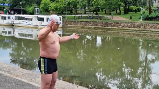 Timişoara: Înotătorul Avram Iancu a pornit antrenamentul de 12 ore pe Bega - FOTO
