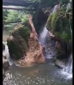 Ghid de turism, despre prăbuşirea Cascadei Bigăr: Apa din izbucul care alimenta cascada a fost deviată pentru o păstrăvărie / Romsilva: Păstrăvăria, construită în perioada 1986-1988. Cascada Bigăr s-a prăbuşit din cauze naturale - VIDEO