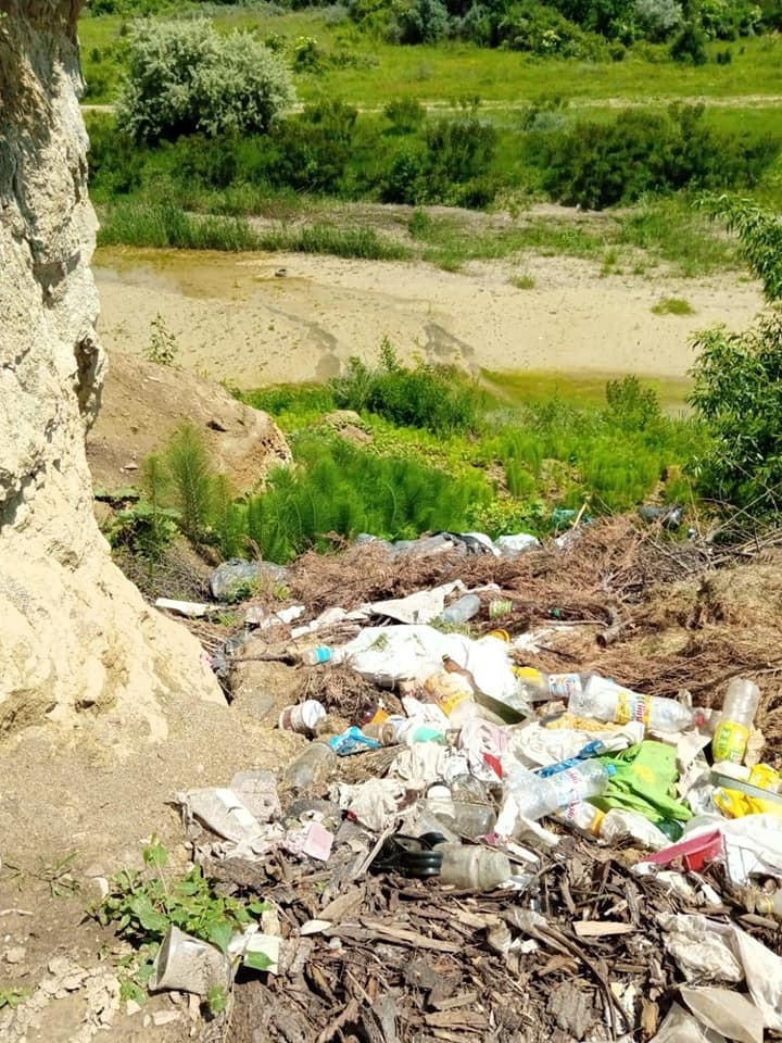 Prahova: Primărie amendată de comisarii de mediu pentru depozitări ilegale de deşeuri. Este a patra administraţie locală sancţionată luna aceasta