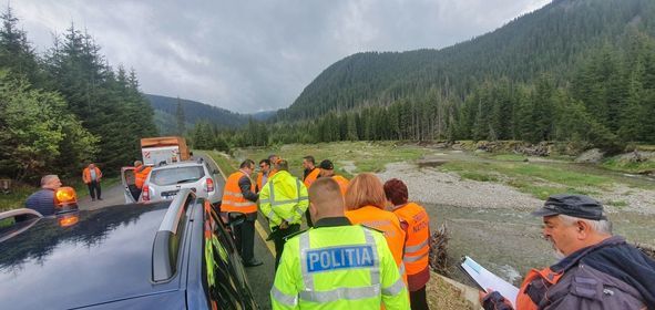 UPDATE - Drumarii au inspectat Transalpina, în vederea redeschiderii traficului pe segmentul Rânca şi Obârşia Lotrului / Circulaţia, permisă între orele 7.00 şi 21.00