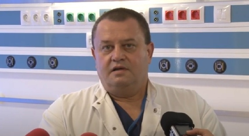 Managerul Spitalului Judeţean de Urgenţă Braşov lucrează part time şi la o clinică privată /Conform legii, funcţia sa e incompatibilă cu practicarea medicinei în altă unitate medicală /Medicul spune că nu e incompatibil, lucrând ca simplu angajat