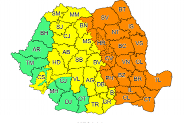 Vreme rea în cea mai mare parte a ţării, până luni seară / Meteorologii au emis cod galben şi cod portocaliu de furtuni