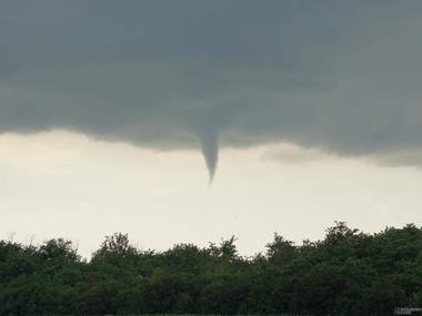 DSU a emis o alertă de cod roşu în Ilfov / O tornadă formată în judeţ a putut fi vizibilă şi în Bucureşti - FOTO