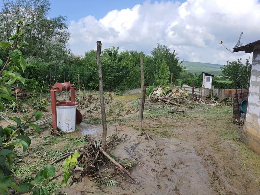 Prefect de Iaşi: Fenomenele meteorologice produse în ultimele zile au afectat 22 de comune din judeţul Iaşi, atât din bazinul Siretului, cât şi din bazinul Prutului