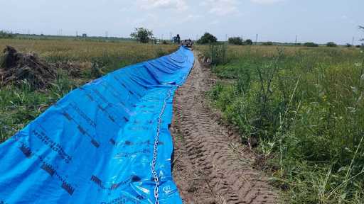 Apele Române, după ce Putna a atins niveluri istorice: S-au montat 1.700 de metri liniari de diguri pentru a proteja satul Vadu Roşca şi s-a stocat un volum de 15 milioane de mc de apă în acumulările Movileni şi Călimăneşti


