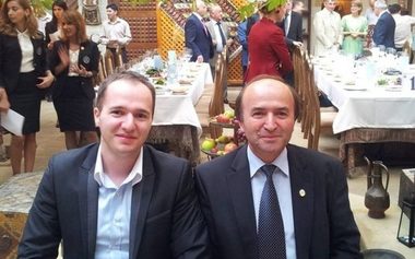 Iaşi: Liga Studenţilor cere Universităţii "Al. I. Cuza" să respingă dosarul depus de fiul rectorului Tudorel Toader pentru avansarea la gradul de lector, pe motiv că nu şi-ar fi publicat teza de doctorat