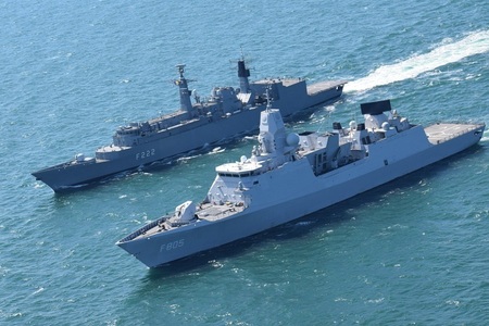Fregata “Regina Maria” se va integra într-o grupare navală NATO. Aceasta a făcut la plecare exerciţii cu o fregată din Ţările de Jos
