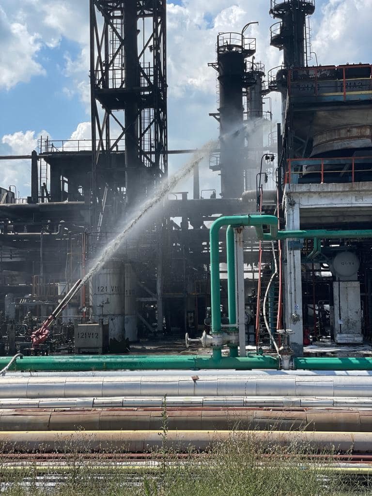 Explozie şi incendiu la Rafinăria Petromidia - KMG International: Incidentul a fost neutralizat şi nu există în acest moment niciun alt risc / Compania analizează posibilitatea trasferării răniţilor în străinătate

