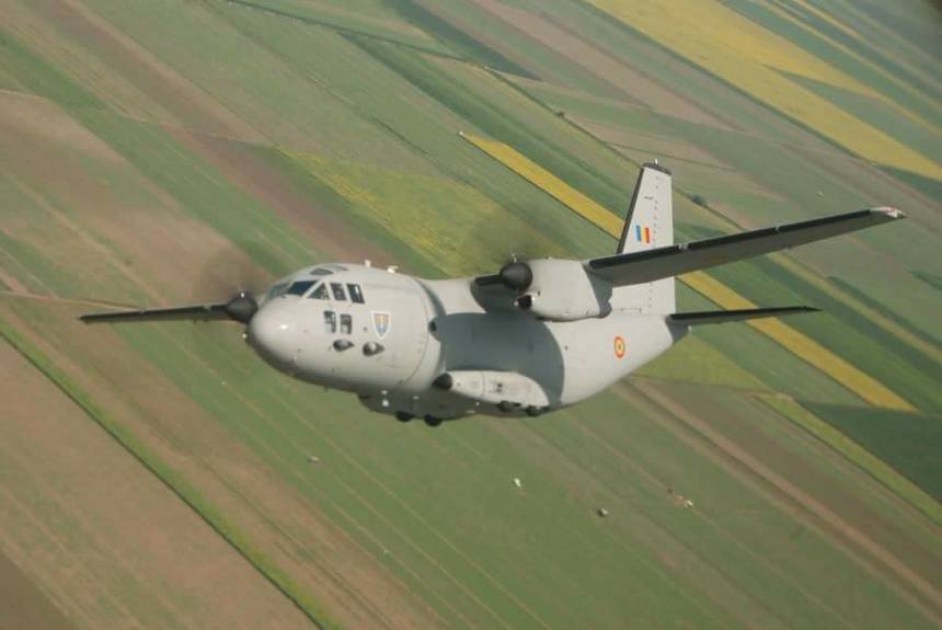 O aeronavă C-27J Spartan a Forţelor Aeriene Române îi transportă în Germania pe cei doi bărbaţi care au suferit arsuri în incendiul de la Rafinăria Petromidia