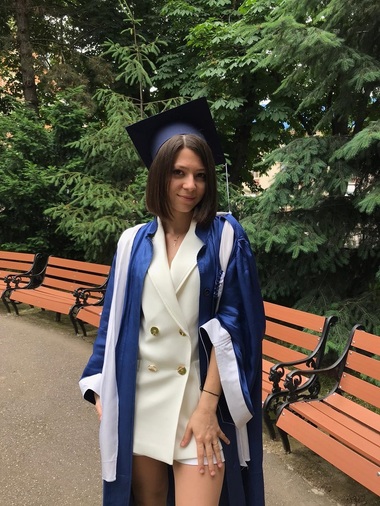 Buzău - Singura elevă din judeţ cu media 10 la Bacalaureat vrea să studieze la Academia de Poliţie: Îmi plac foarte mult ordinea şi uniforma. Şi la şcoală am purtat cu drag orice uniformă