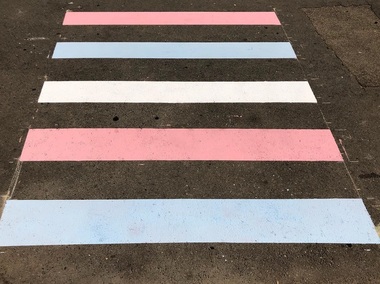 Persoană transgender, abuzată de lucrătorii vamali şi poliţia de frontieră pe aeroportul din Cluj-Napoca. MozaiQ: Nu s-au limitat la o făţişă umilire publică, ci au şi privat-o de libertate fără a oferi explicaţii