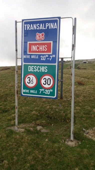 Centru de vaccinare drive-thru pe Transalpina, sâmbăta vitoare / Centrul va funcţiona între orele 10.00 şi 18.00 - VIDEO