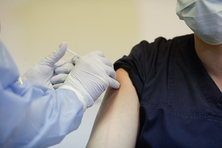 Gheorghiţă: Circa 80% din centrele de vaccinare fixe vaccinează mai puţin de 25% din capacitatea de vaccinare alocată fiecărui flux
