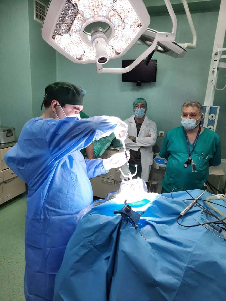 Pacientă cu tumoră cerebrală profundă, operată la Iaşi cu ajutorul robotului de chirurgie craniană