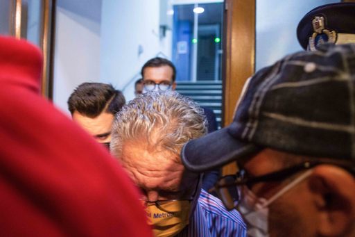 UPDATE - Preşedintele Sindicatului Liber Metrou, Ion Rădoi, plasat sub control judiciar la finalul audierilor de la DNA/ El a fost aşteptat de sindicalişti / Rădoi, acuzat de folosire a influenţei în calitate de lider sindical şi de şantaj - FOTO