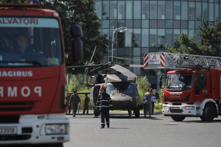 Elicopter militar aterizat în Capitală – MApN: Echipajul a raportat o defecţiune care a impus aterizarea de urgenţă / Dosar penal deschis de Parchetul Militar / Anchetă română-americană