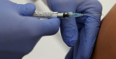 Comitetul de coordonare a vaccinării: Miocardita şi pericardita au fost identificate ca efecte secundare foarte rare în urma vaccinării cu vaccinuri bazate pe ARN mesager; cel mai frecvent, cazurile apar după a doua doză, la bărbaţii tineri