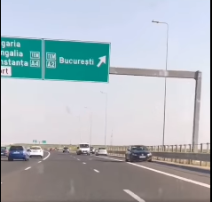 Poliţiştii fac cercetări după apariţia unor imagini în care mai mulţi şoferi întorc pe Autostrada A2 şi circulă pe contrasens - VIDEO