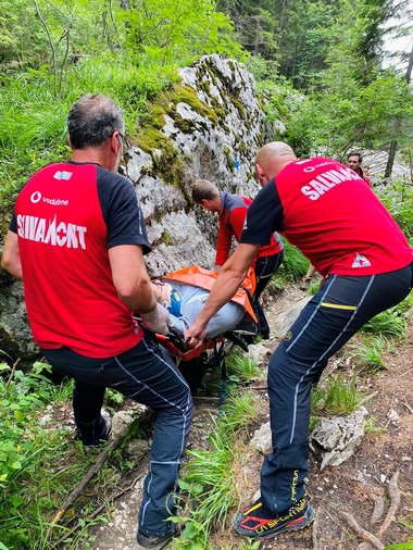 O persoană a fost salvată de către salvamontişti din Cheile Zănoagei - VIDEO