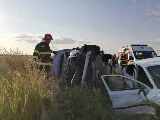 Ialomiţa: Şase persoane, între care doi copii, rănite într-un accident la ieşirea din Feteşti - FOTO
