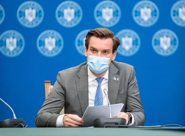 Andrei Baciu: Trendul situaţiei epidemiologice se încadrează în al patrulea scenariu, de unde şi posibilitatea de a avea, pe baza acestei predicţii, chiar 1.500 de cazuri pe zi, la vârful acestui val 4, care poate să vină spre sfârşitul lunii septembrie